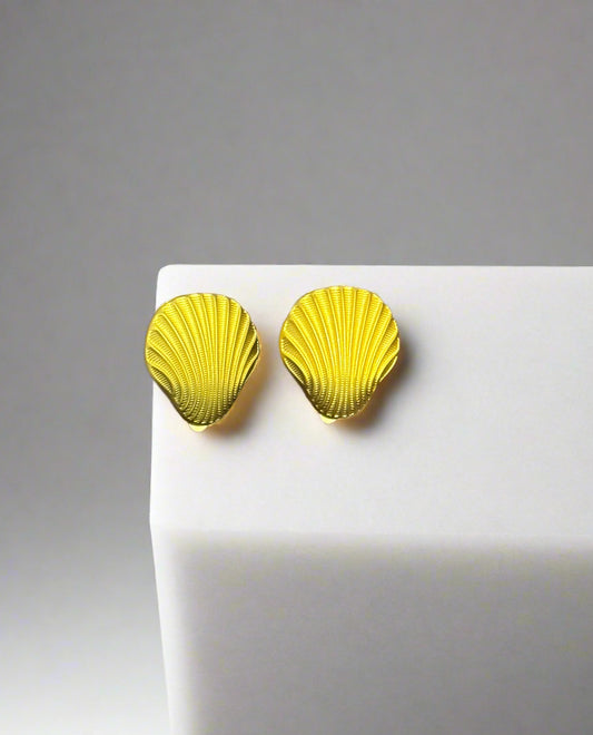 Handmade Earrings – Gold Seashell