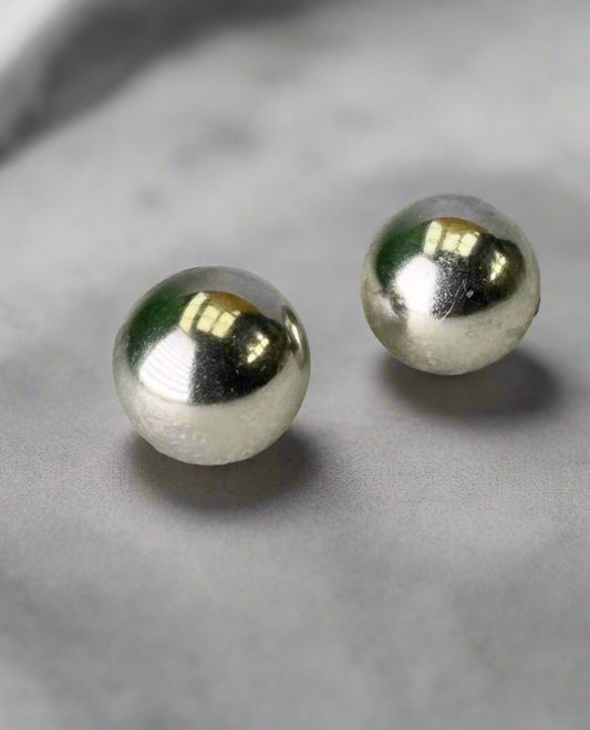 Vintage button earrings – handmade, round, silver-toned, minimalist style